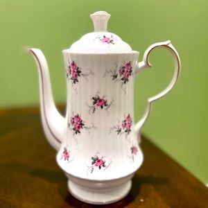 Princess house exclusive Hammersley fine bone China tea pot.